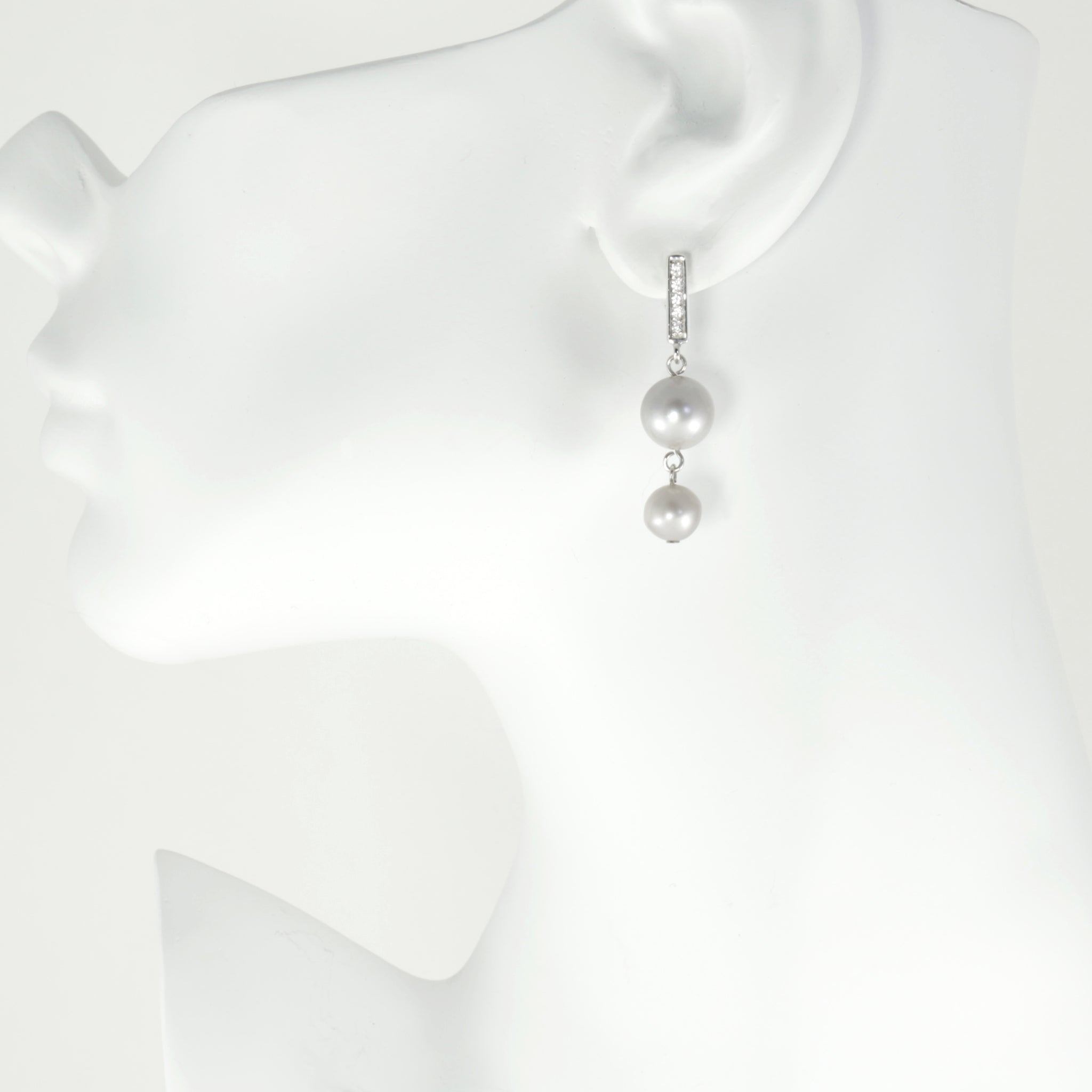 Pearl Plaza Earrings in Grey Pearl
